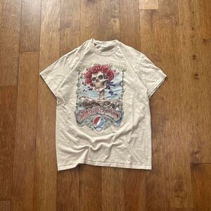 Men’s 2009 Liquid Blue Grateful Dead graphic skeleton tee